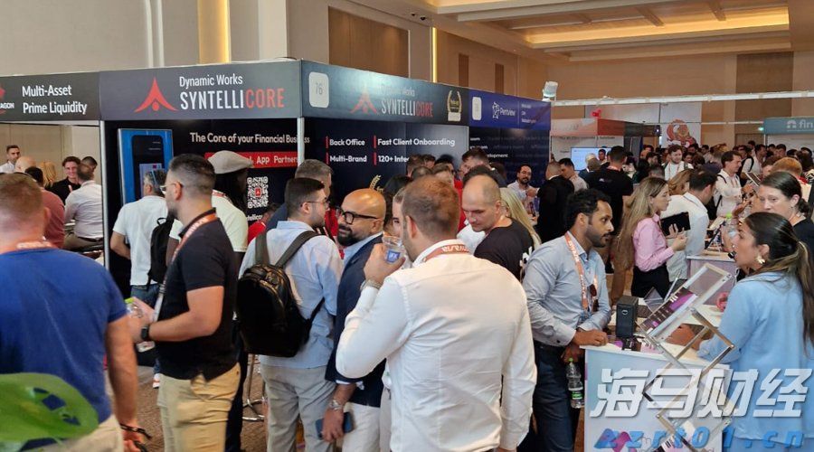 柳梧铁路金田跨平武高速特大桥首片T梁顺利架设